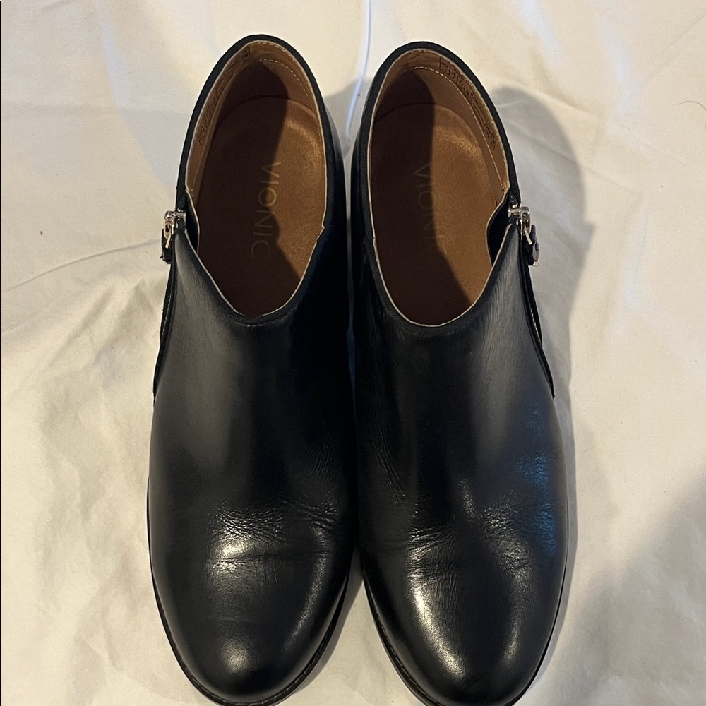 Vionic’s Jolene Women's Black Leather Boots